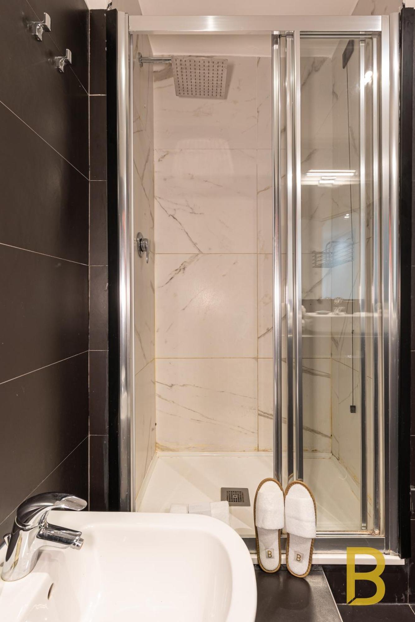 Beplace Apartments In Duomo Milan Exterior photo